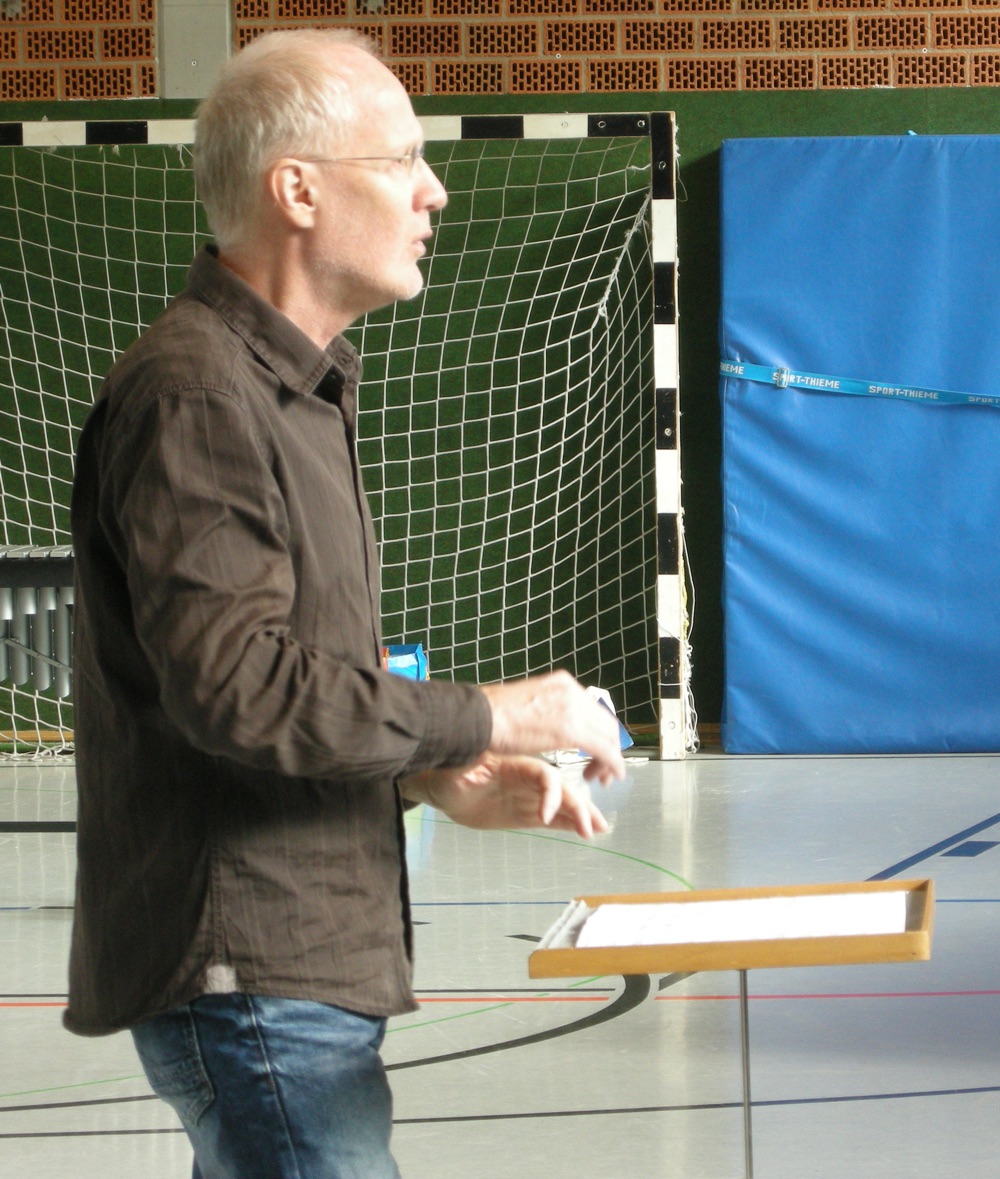 Dunkler Herbst · Manfred Menke beim Dirigieren Dunkler Herbst · Manfred Menke beim Dirigieren